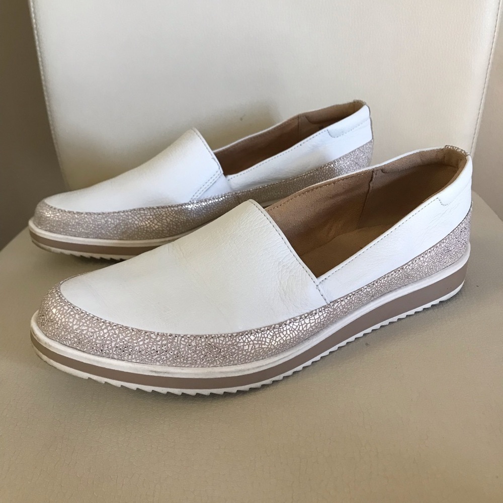 Naturalizer White Leather Slip On Loafers Size 8.5